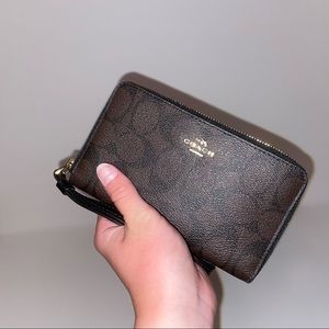 Small Coach Zip Around Wallet in Signature Canvas